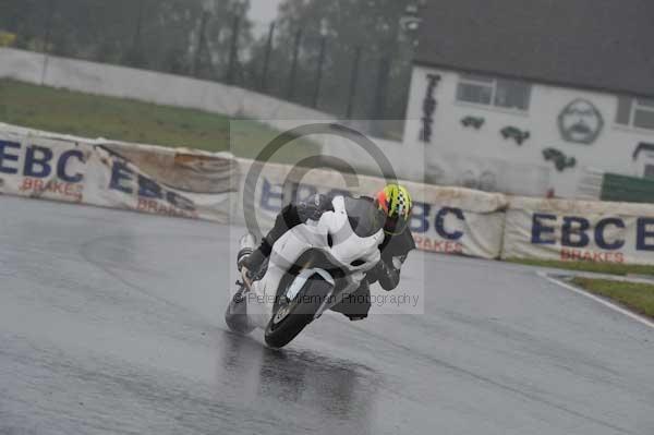 Mallory park Leicestershire;Mallory park photographs;Motorcycle action photographs;event digital images;eventdigitalimages;mallory park;no limits trackday;peter wileman photography;trackday;trackday digital images;trackday photos