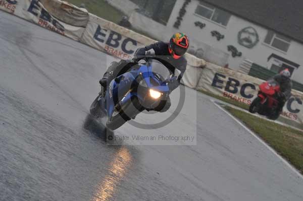 Mallory park Leicestershire;Mallory park photographs;Motorcycle action photographs;event digital images;eventdigitalimages;mallory park;no limits trackday;peter wileman photography;trackday;trackday digital images;trackday photos