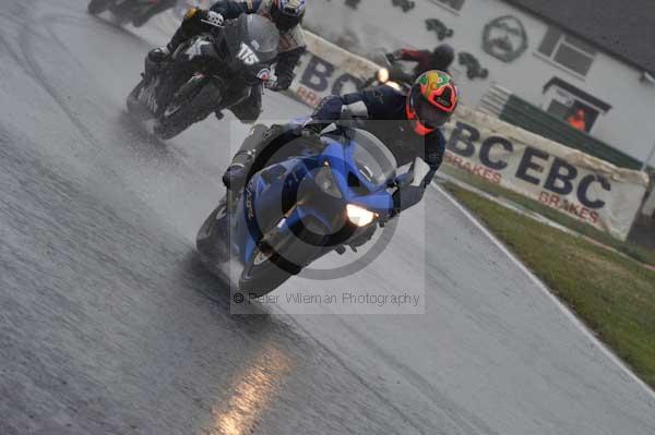 Mallory park Leicestershire;Mallory park photographs;Motorcycle action photographs;event digital images;eventdigitalimages;mallory park;no limits trackday;peter wileman photography;trackday;trackday digital images;trackday photos