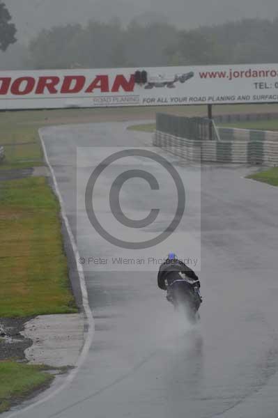 Mallory park Leicestershire;Mallory park photographs;Motorcycle action photographs;event digital images;eventdigitalimages;mallory park;no limits trackday;peter wileman photography;trackday;trackday digital images;trackday photos