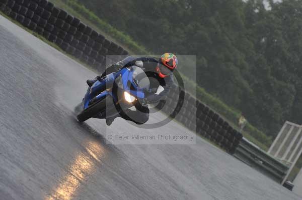 Mallory park Leicestershire;Mallory park photographs;Motorcycle action photographs;event digital images;eventdigitalimages;mallory park;no limits trackday;peter wileman photography;trackday;trackday digital images;trackday photos