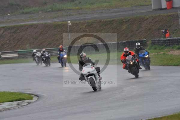 Mallory park Leicestershire;Mallory park photographs;Motorcycle action photographs;event digital images;eventdigitalimages;mallory park;no limits trackday;peter wileman photography;trackday;trackday digital images;trackday photos