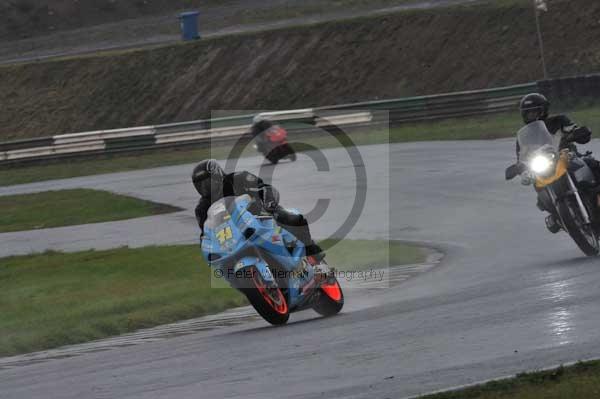 Mallory park Leicestershire;Mallory park photographs;Motorcycle action photographs;event digital images;eventdigitalimages;mallory park;no limits trackday;peter wileman photography;trackday;trackday digital images;trackday photos