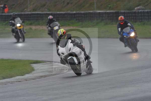 Mallory park Leicestershire;Mallory park photographs;Motorcycle action photographs;event digital images;eventdigitalimages;mallory park;no limits trackday;peter wileman photography;trackday;trackday digital images;trackday photos