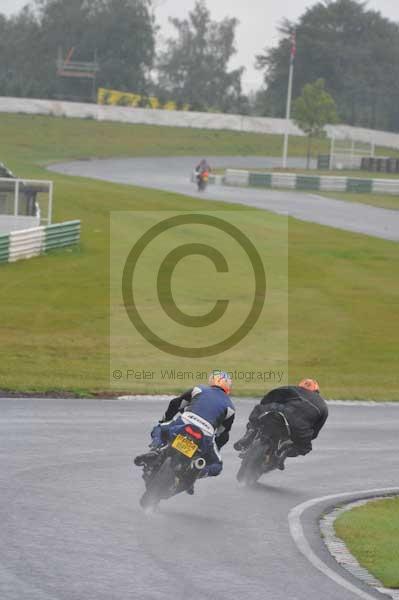 Mallory park Leicestershire;Mallory park photographs;Motorcycle action photographs;event digital images;eventdigitalimages;mallory park;no limits trackday;peter wileman photography;trackday;trackday digital images;trackday photos