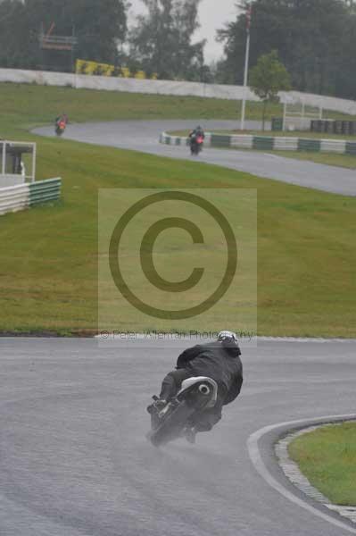 Mallory park Leicestershire;Mallory park photographs;Motorcycle action photographs;event digital images;eventdigitalimages;mallory park;no limits trackday;peter wileman photography;trackday;trackday digital images;trackday photos