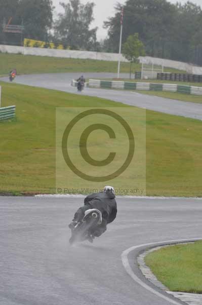 Mallory park Leicestershire;Mallory park photographs;Motorcycle action photographs;event digital images;eventdigitalimages;mallory park;no limits trackday;peter wileman photography;trackday;trackday digital images;trackday photos