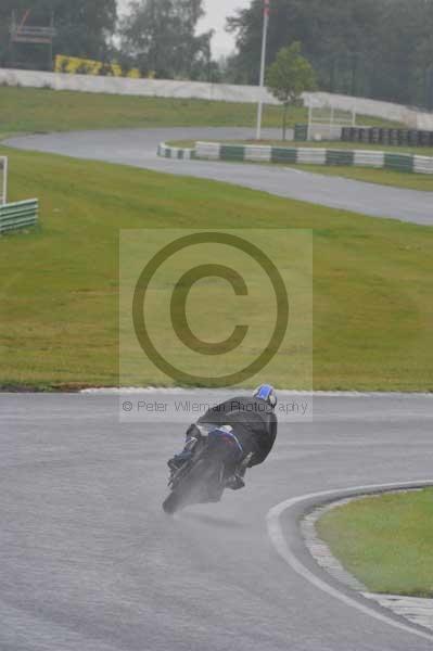 Mallory park Leicestershire;Mallory park photographs;Motorcycle action photographs;event digital images;eventdigitalimages;mallory park;no limits trackday;peter wileman photography;trackday;trackday digital images;trackday photos