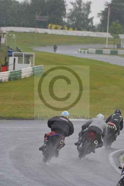 Mallory park Leicestershire;Mallory park photographs;Motorcycle action photographs;event digital images;eventdigitalimages;mallory park;no limits trackday;peter wileman photography;trackday;trackday digital images;trackday photos