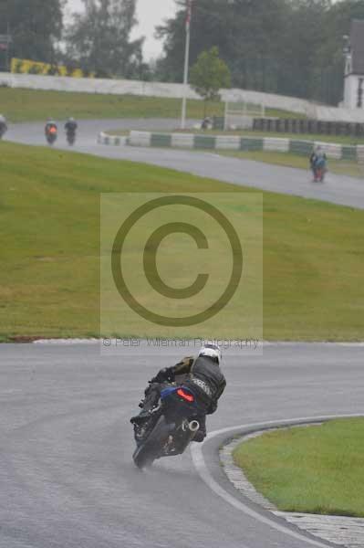 Mallory park Leicestershire;Mallory park photographs;Motorcycle action photographs;event digital images;eventdigitalimages;mallory park;no limits trackday;peter wileman photography;trackday;trackday digital images;trackday photos