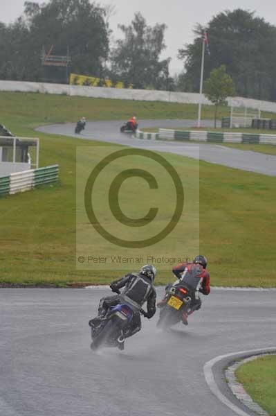 Mallory park Leicestershire;Mallory park photographs;Motorcycle action photographs;event digital images;eventdigitalimages;mallory park;no limits trackday;peter wileman photography;trackday;trackday digital images;trackday photos