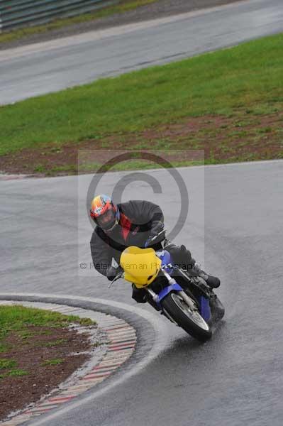 Mallory park Leicestershire;Mallory park photographs;Motorcycle action photographs;event digital images;eventdigitalimages;mallory park;no limits trackday;peter wileman photography;trackday;trackday digital images;trackday photos