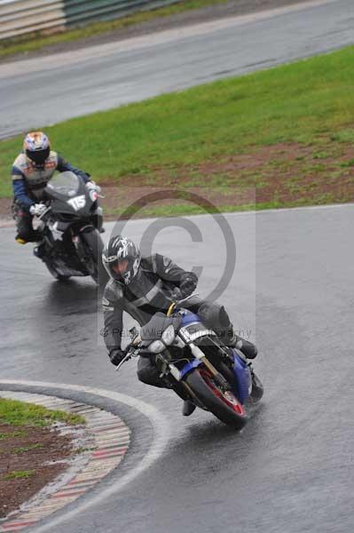 Mallory park Leicestershire;Mallory park photographs;Motorcycle action photographs;event digital images;eventdigitalimages;mallory park;no limits trackday;peter wileman photography;trackday;trackday digital images;trackday photos