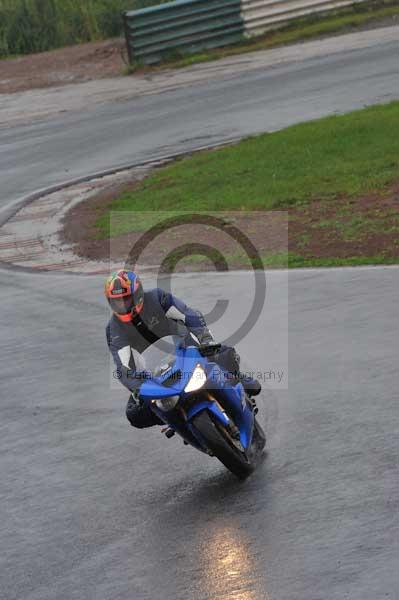 Mallory park Leicestershire;Mallory park photographs;Motorcycle action photographs;event digital images;eventdigitalimages;mallory park;no limits trackday;peter wileman photography;trackday;trackday digital images;trackday photos