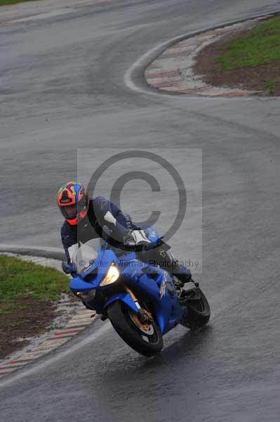 Mallory park Leicestershire;Mallory park photographs;Motorcycle action photographs;event digital images;eventdigitalimages;mallory park;no limits trackday;peter wileman photography;trackday;trackday digital images;trackday photos