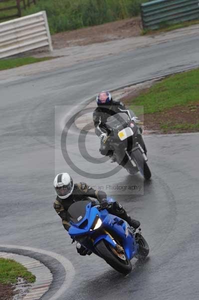 Mallory park Leicestershire;Mallory park photographs;Motorcycle action photographs;event digital images;eventdigitalimages;mallory park;no limits trackday;peter wileman photography;trackday;trackday digital images;trackday photos