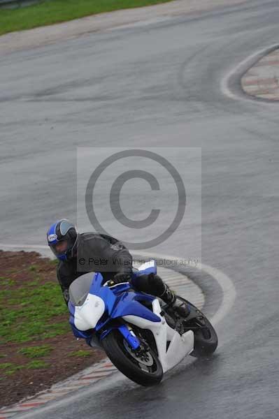 Mallory park Leicestershire;Mallory park photographs;Motorcycle action photographs;event digital images;eventdigitalimages;mallory park;no limits trackday;peter wileman photography;trackday;trackday digital images;trackday photos