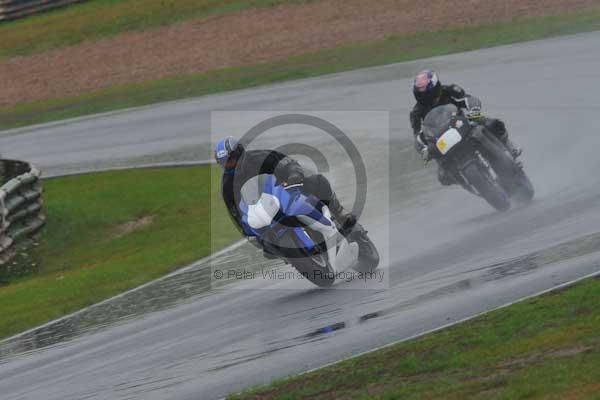 Mallory park Leicestershire;Mallory park photographs;Motorcycle action photographs;event digital images;eventdigitalimages;mallory park;no limits trackday;peter wileman photography;trackday;trackday digital images;trackday photos