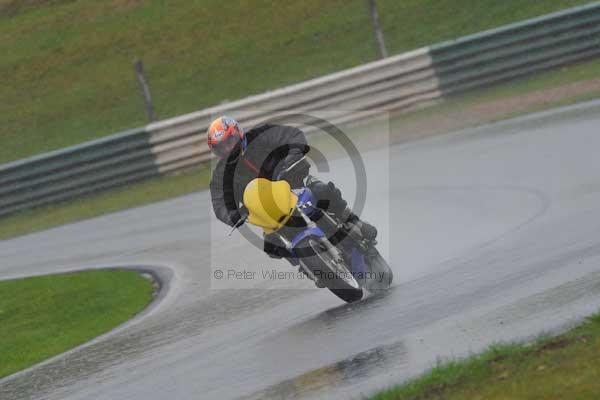 Mallory park Leicestershire;Mallory park photographs;Motorcycle action photographs;event digital images;eventdigitalimages;mallory park;no limits trackday;peter wileman photography;trackday;trackday digital images;trackday photos