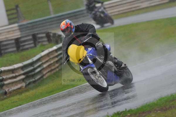 Mallory park Leicestershire;Mallory park photographs;Motorcycle action photographs;event digital images;eventdigitalimages;mallory park;no limits trackday;peter wileman photography;trackday;trackday digital images;trackday photos