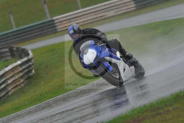 Mallory park Leicestershire;Mallory park photographs;Motorcycle action photographs;event digital images;eventdigitalimages;mallory park;no limits trackday;peter wileman photography;trackday;trackday digital images;trackday photos