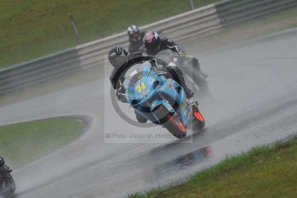 Mallory park Leicestershire;Mallory park photographs;Motorcycle action photographs;event digital images;eventdigitalimages;mallory park;no limits trackday;peter wileman photography;trackday;trackday digital images;trackday photos