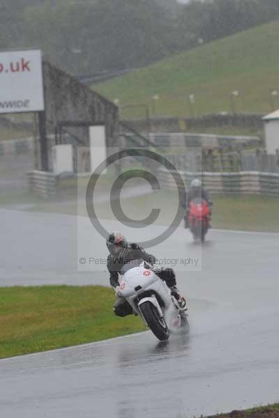 Mallory park Leicestershire;Mallory park photographs;Motorcycle action photographs;event digital images;eventdigitalimages;mallory park;no limits trackday;peter wileman photography;trackday;trackday digital images;trackday photos