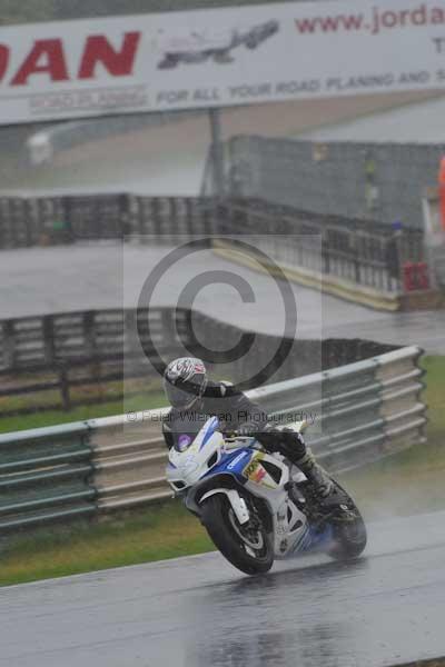 Mallory park Leicestershire;Mallory park photographs;Motorcycle action photographs;event digital images;eventdigitalimages;mallory park;no limits trackday;peter wileman photography;trackday;trackday digital images;trackday photos