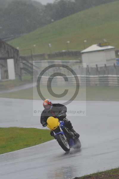 Mallory park Leicestershire;Mallory park photographs;Motorcycle action photographs;event digital images;eventdigitalimages;mallory park;no limits trackday;peter wileman photography;trackday;trackday digital images;trackday photos