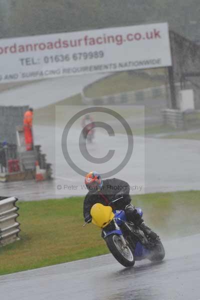 Mallory park Leicestershire;Mallory park photographs;Motorcycle action photographs;event digital images;eventdigitalimages;mallory park;no limits trackday;peter wileman photography;trackday;trackday digital images;trackday photos