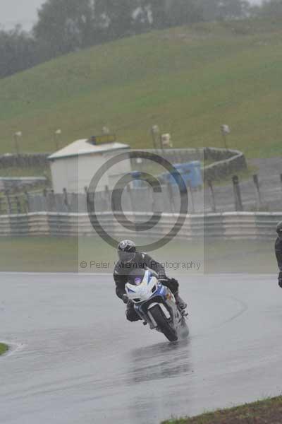 Mallory park Leicestershire;Mallory park photographs;Motorcycle action photographs;event digital images;eventdigitalimages;mallory park;no limits trackday;peter wileman photography;trackday;trackday digital images;trackday photos