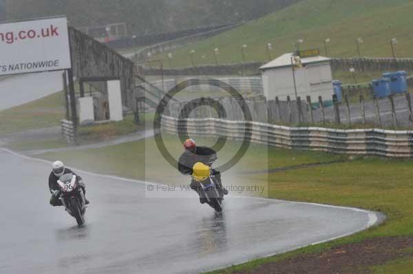 Mallory park Leicestershire;Mallory park photographs;Motorcycle action photographs;event digital images;eventdigitalimages;mallory park;no limits trackday;peter wileman photography;trackday;trackday digital images;trackday photos