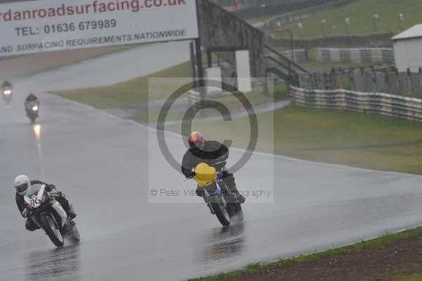 Mallory park Leicestershire;Mallory park photographs;Motorcycle action photographs;event digital images;eventdigitalimages;mallory park;no limits trackday;peter wileman photography;trackday;trackday digital images;trackday photos