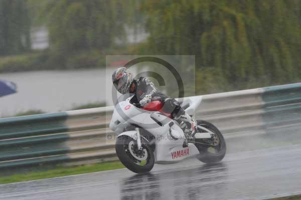 Mallory park Leicestershire;Mallory park photographs;Motorcycle action photographs;event digital images;eventdigitalimages;mallory park;no limits trackday;peter wileman photography;trackday;trackday digital images;trackday photos