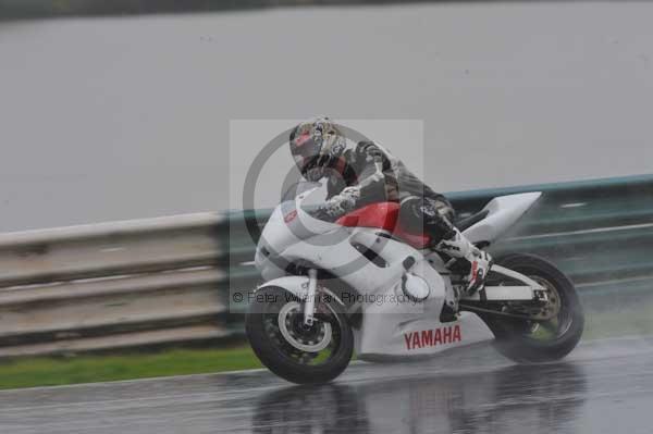 Mallory park Leicestershire;Mallory park photographs;Motorcycle action photographs;event digital images;eventdigitalimages;mallory park;no limits trackday;peter wileman photography;trackday;trackday digital images;trackday photos