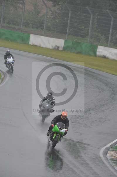 Mallory park Leicestershire;Mallory park photographs;Motorcycle action photographs;event digital images;eventdigitalimages;mallory park;no limits trackday;peter wileman photography;trackday;trackday digital images;trackday photos