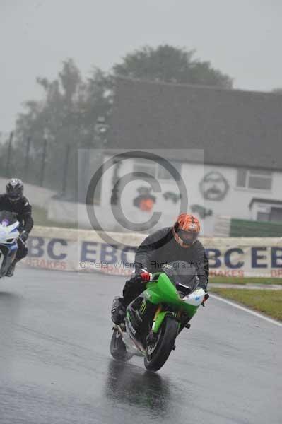 Mallory park Leicestershire;Mallory park photographs;Motorcycle action photographs;event digital images;eventdigitalimages;mallory park;no limits trackday;peter wileman photography;trackday;trackday digital images;trackday photos