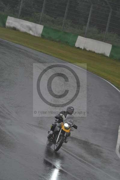 Mallory park Leicestershire;Mallory park photographs;Motorcycle action photographs;event digital images;eventdigitalimages;mallory park;no limits trackday;peter wileman photography;trackday;trackday digital images;trackday photos