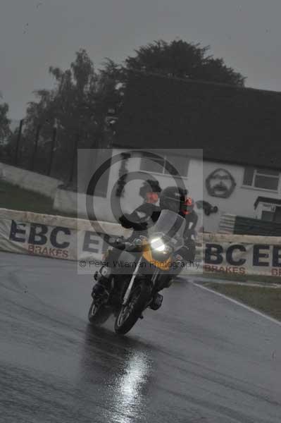 Mallory park Leicestershire;Mallory park photographs;Motorcycle action photographs;event digital images;eventdigitalimages;mallory park;no limits trackday;peter wileman photography;trackday;trackday digital images;trackday photos