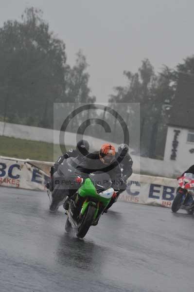 Mallory park Leicestershire;Mallory park photographs;Motorcycle action photographs;event digital images;eventdigitalimages;mallory park;no limits trackday;peter wileman photography;trackday;trackday digital images;trackday photos