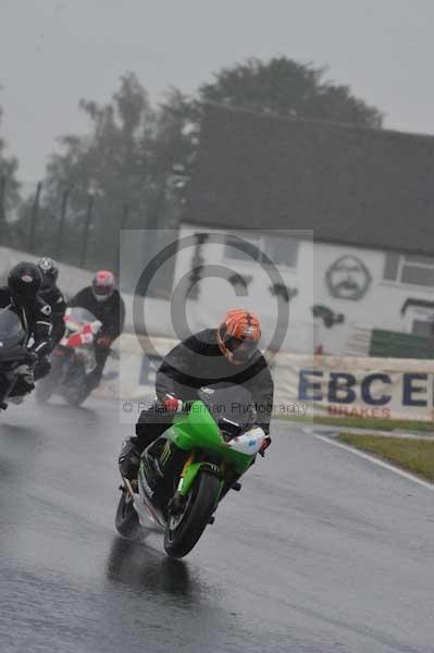 Mallory park Leicestershire;Mallory park photographs;Motorcycle action photographs;event digital images;eventdigitalimages;mallory park;no limits trackday;peter wileman photography;trackday;trackday digital images;trackday photos