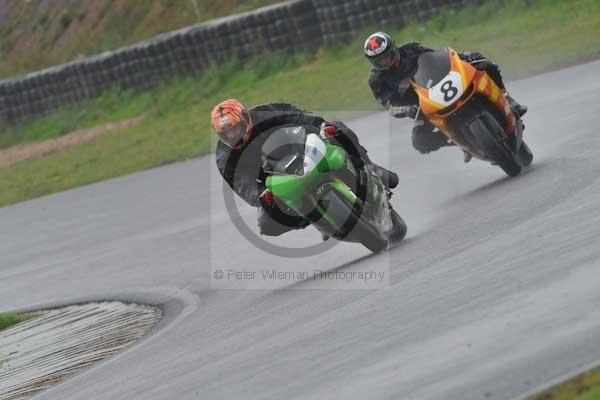 Mallory park Leicestershire;Mallory park photographs;Motorcycle action photographs;event digital images;eventdigitalimages;mallory park;no limits trackday;peter wileman photography;trackday;trackday digital images;trackday photos