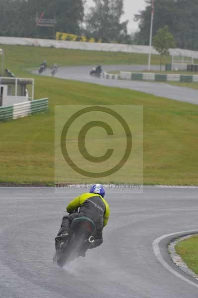 Mallory park Leicestershire;Mallory park photographs;Motorcycle action photographs;event digital images;eventdigitalimages;mallory park;no limits trackday;peter wileman photography;trackday;trackday digital images;trackday photos