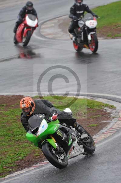 Mallory park Leicestershire;Mallory park photographs;Motorcycle action photographs;event digital images;eventdigitalimages;mallory park;no limits trackday;peter wileman photography;trackday;trackday digital images;trackday photos