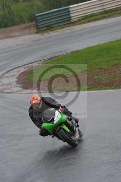 Mallory park Leicestershire;Mallory park photographs;Motorcycle action photographs;event digital images;eventdigitalimages;mallory park;no limits trackday;peter wileman photography;trackday;trackday digital images;trackday photos