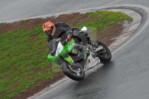 Mallory park Leicestershire;Mallory park photographs;Motorcycle action photographs;event digital images;eventdigitalimages;mallory park;no limits trackday;peter wileman photography;trackday;trackday digital images;trackday photos