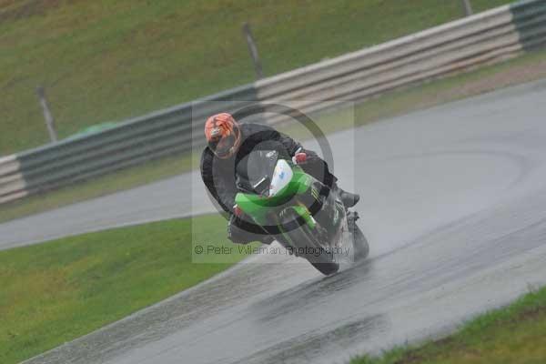 Mallory park Leicestershire;Mallory park photographs;Motorcycle action photographs;event digital images;eventdigitalimages;mallory park;no limits trackday;peter wileman photography;trackday;trackday digital images;trackday photos