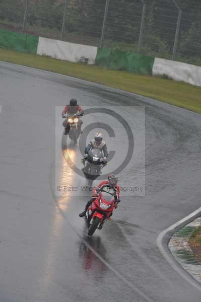 Mallory park Leicestershire;Mallory park photographs;Motorcycle action photographs;event digital images;eventdigitalimages;mallory park;no limits trackday;peter wileman photography;trackday;trackday digital images;trackday photos