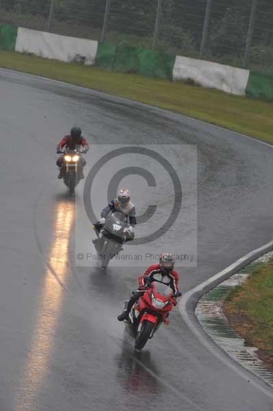 Mallory park Leicestershire;Mallory park photographs;Motorcycle action photographs;event digital images;eventdigitalimages;mallory park;no limits trackday;peter wileman photography;trackday;trackday digital images;trackday photos