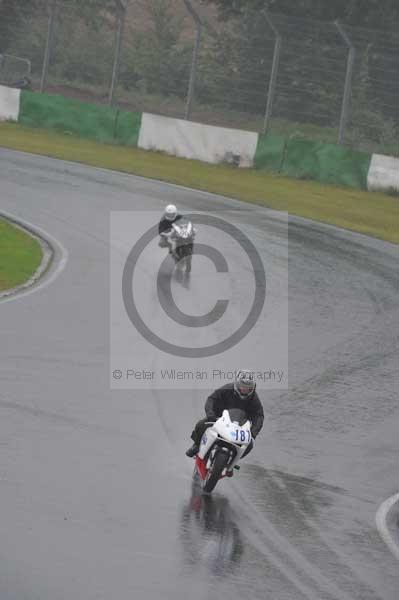 Mallory park Leicestershire;Mallory park photographs;Motorcycle action photographs;event digital images;eventdigitalimages;mallory park;no limits trackday;peter wileman photography;trackday;trackday digital images;trackday photos